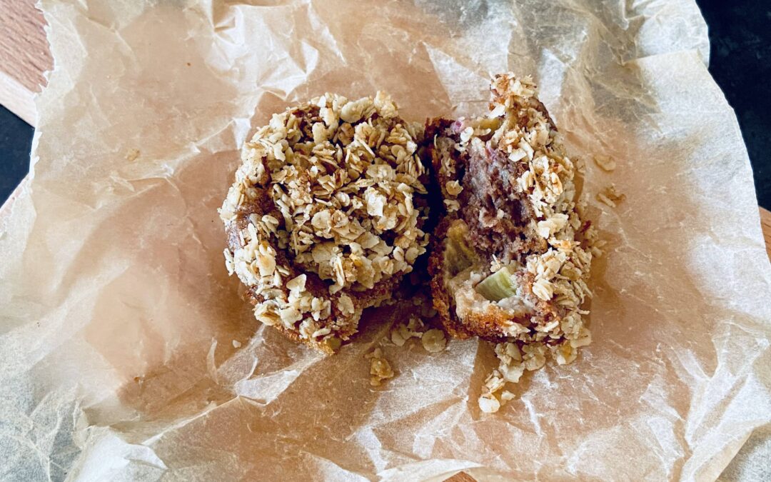 Rhabarber-Dinkelvollkorn-Muffins (vegan, ohne zusätzlichen Zucker)
