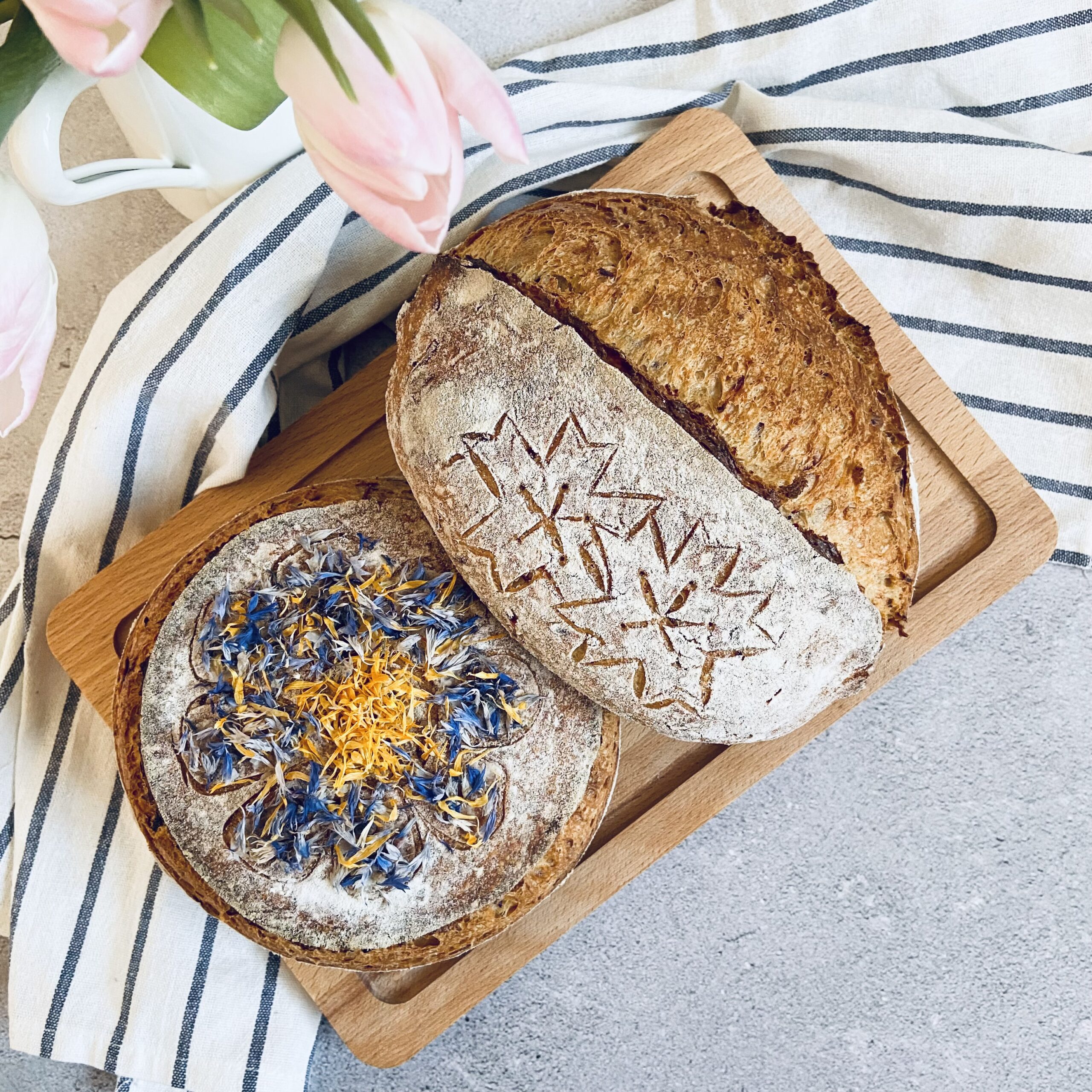 Spring bread (spelt sourdough bread with carrots, buttermilk and rolled oats)