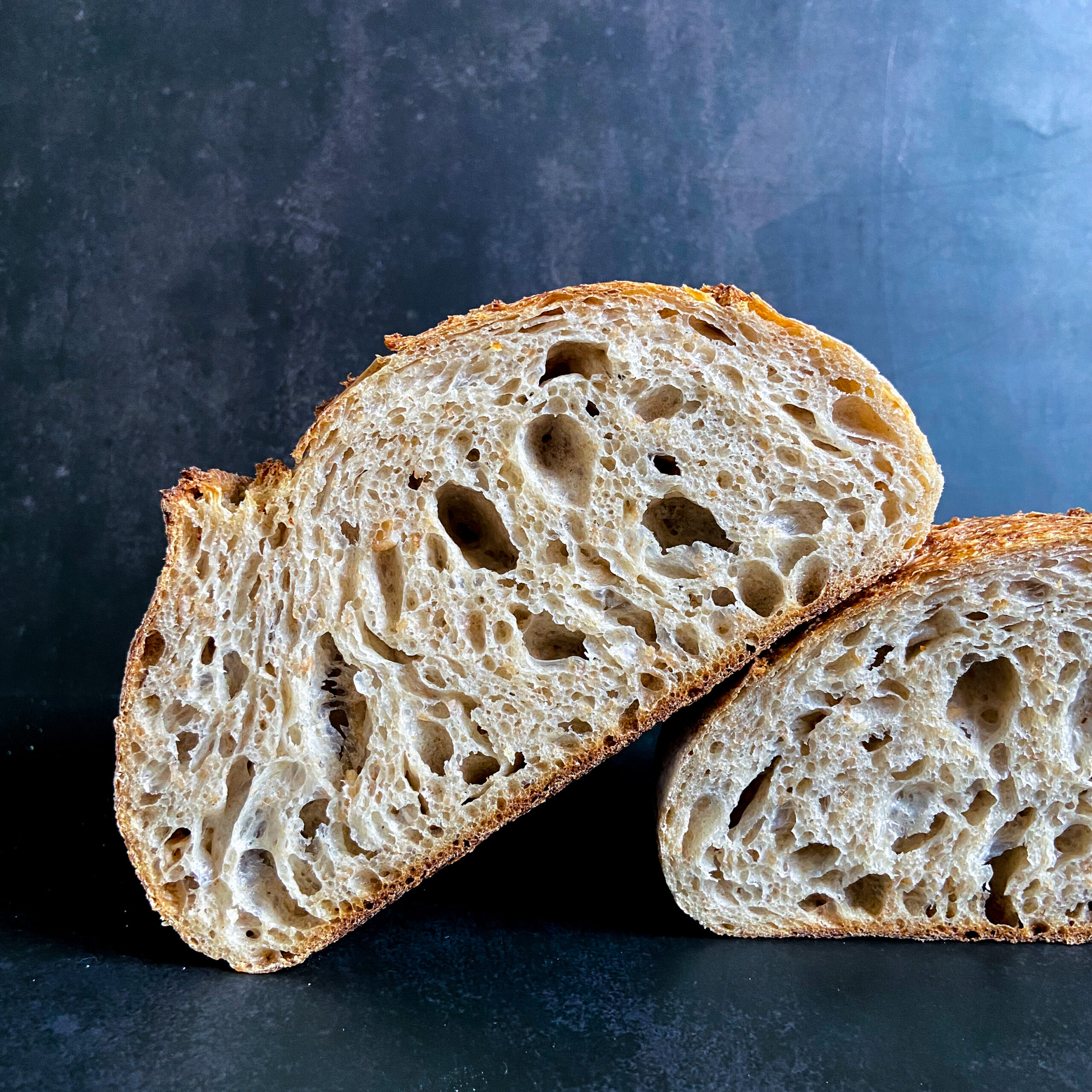 Dinkel-Sauerteigbrot mit Dinkelflocken (Dinkel-Tartine)