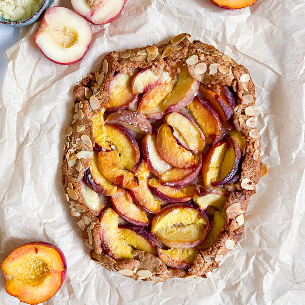 Pfirsich-Galette mit einem Gerste-Mandel-Mürbeteig (vegan &amp; Vollkorn ...