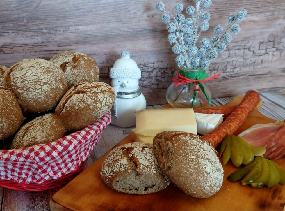 Sauerteigbrot mit Trockenobst und Nüssen - ein Winterbrot - Meal Puzzle ...