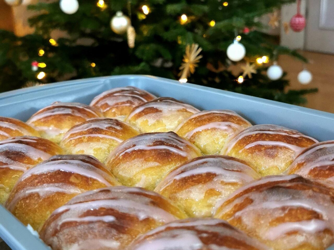 Sauerteigbrot mit Trockenobst und Nüssen - ein Winterbrot - Marta ...