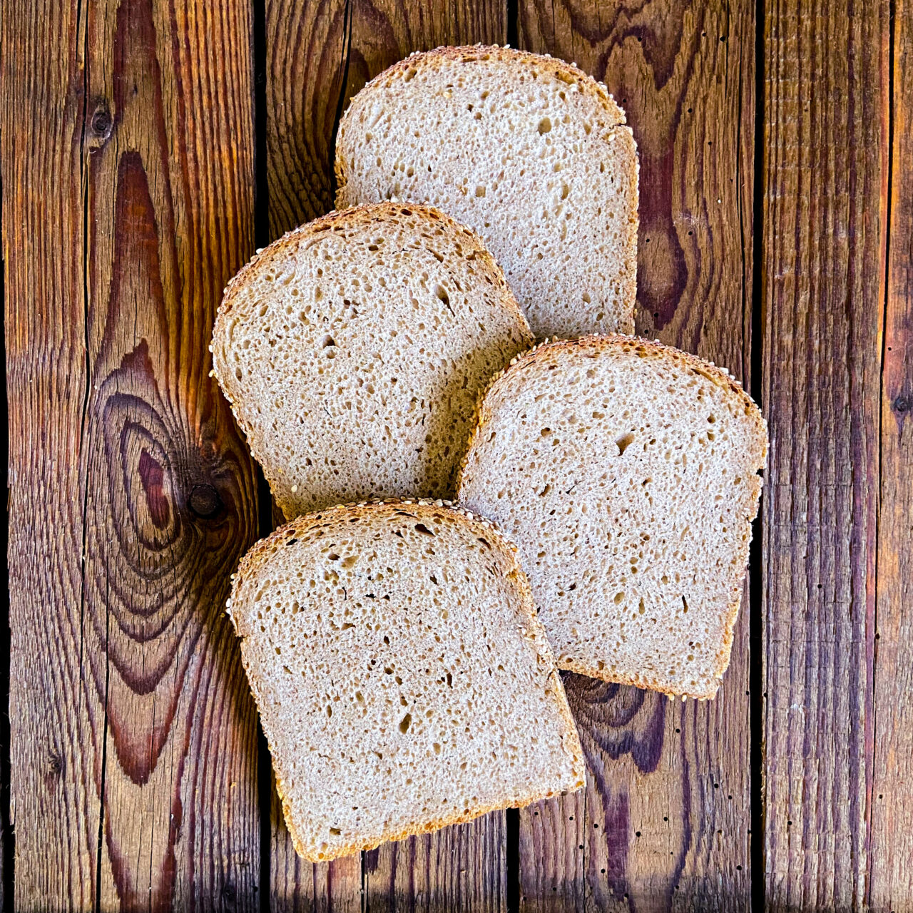 Apfel-Dinkel-Kastenbrot mit Sesamkruste - Marta Ullmann | Backen mit ...