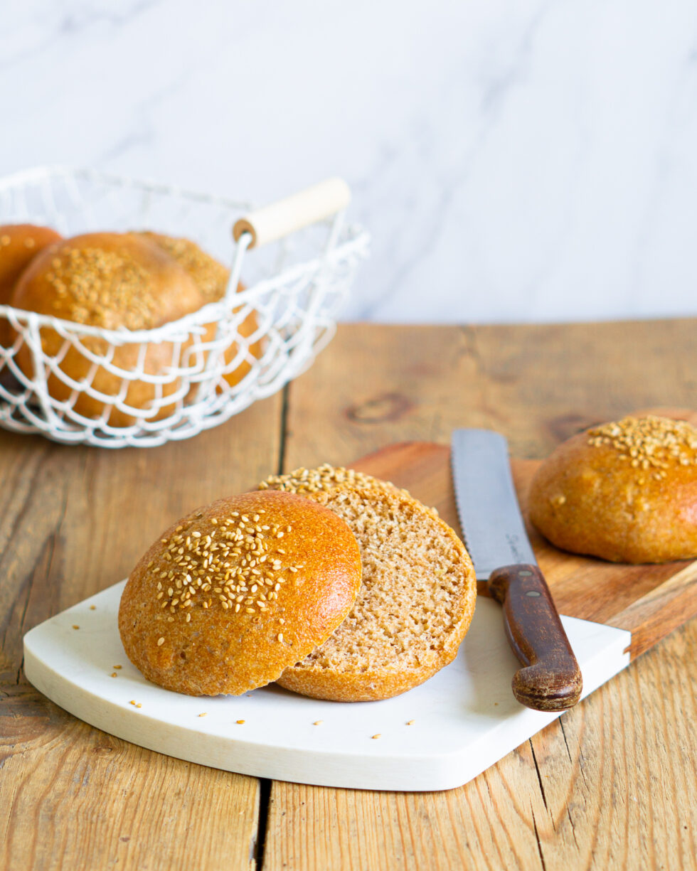Vollkorn-Burger-Brötchen (mit Dinkel, vegan) - Marta Ullmann