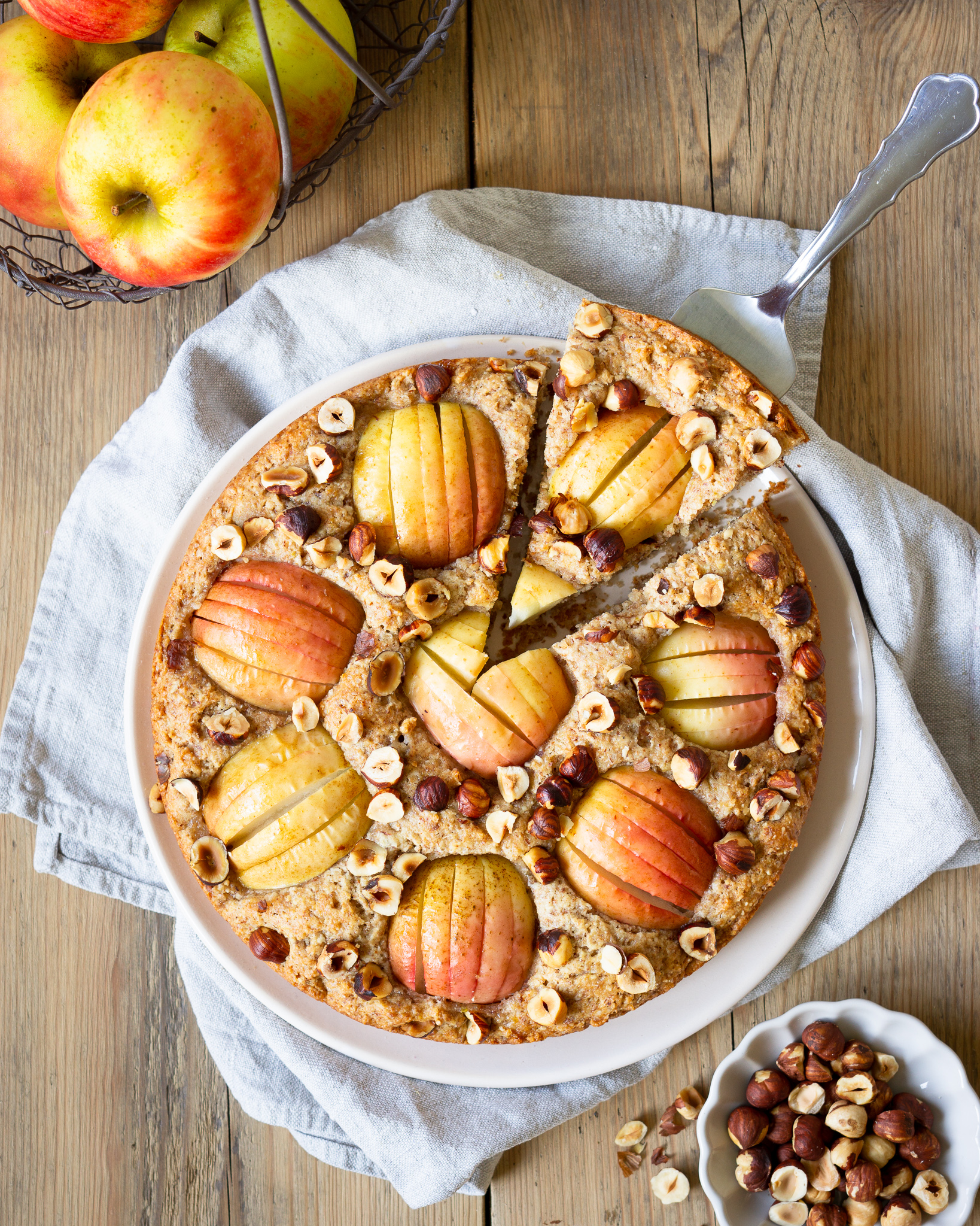 Apfel-Nuss-Kuchen (mit Dinkelvollkornmehl, vegan)