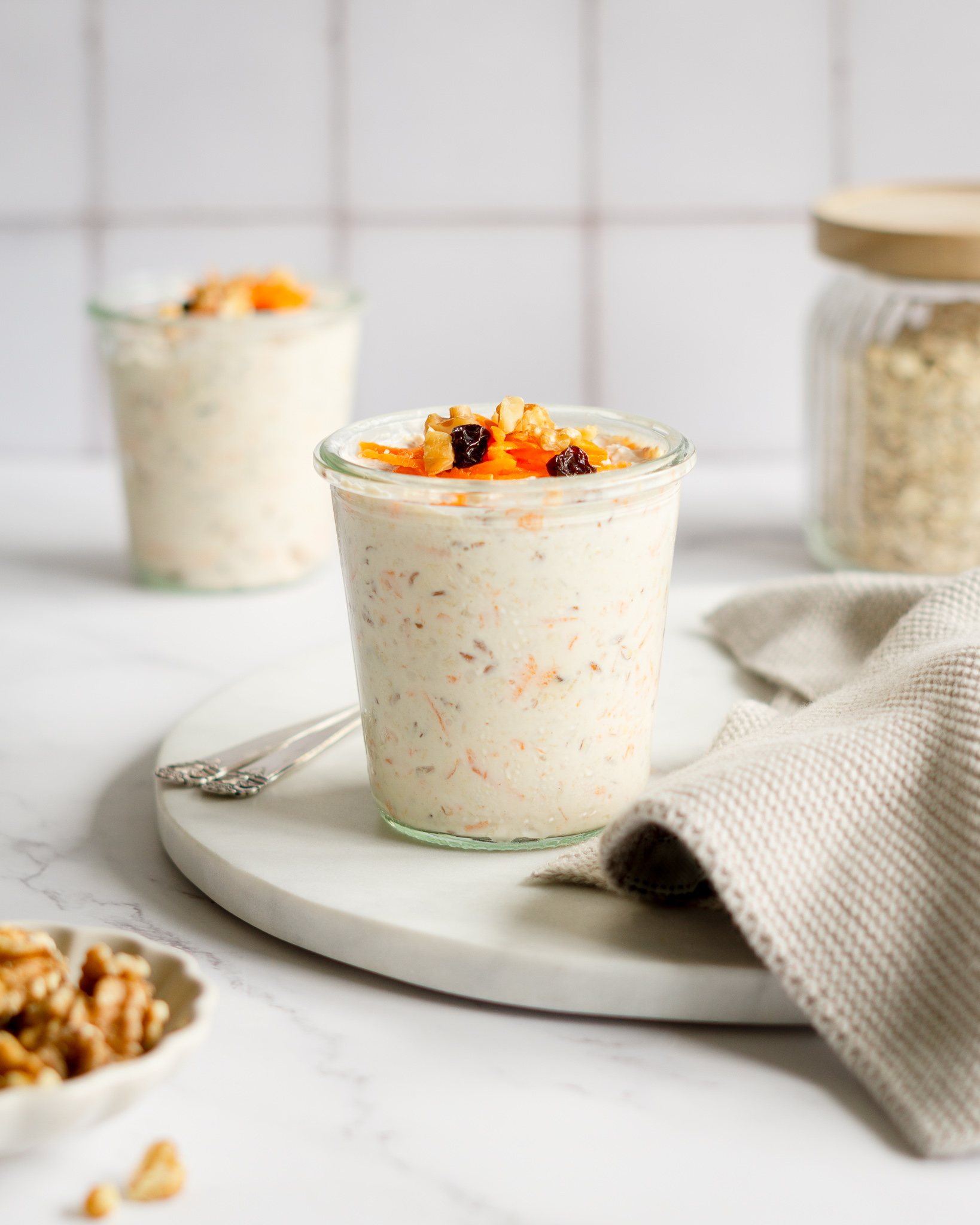 Proteinreiches Karotten-Bircher-Müsli mit Rosinen (Meal Prep Frühstück)
